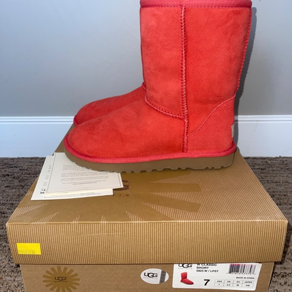 Coral Classic Short UGGs - Picture 2 of 4